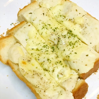 調理パン系●サラダチキン＆とろけるチーズのトースト